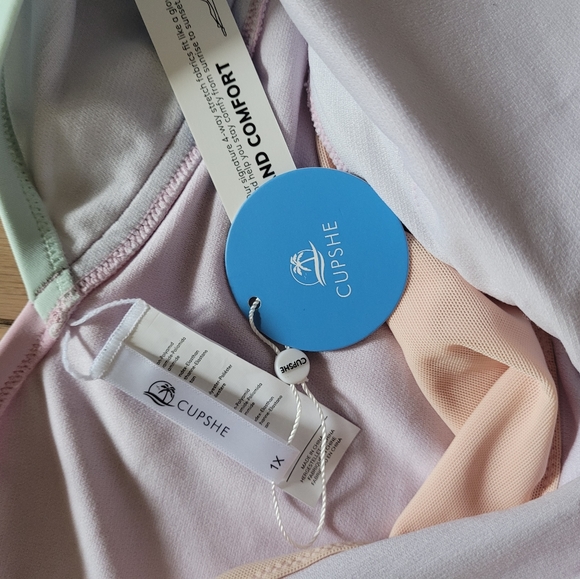 🔥CLEARANCE🔥 NWT Scalloped One Piece Bathing Suit - Picture 6 of 6